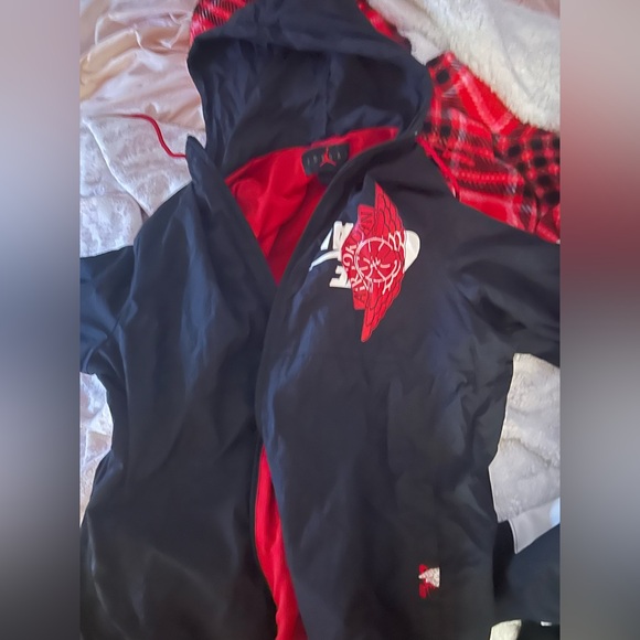 Air Jordan Windbreaker
Size Small - Picture 1 of 2
